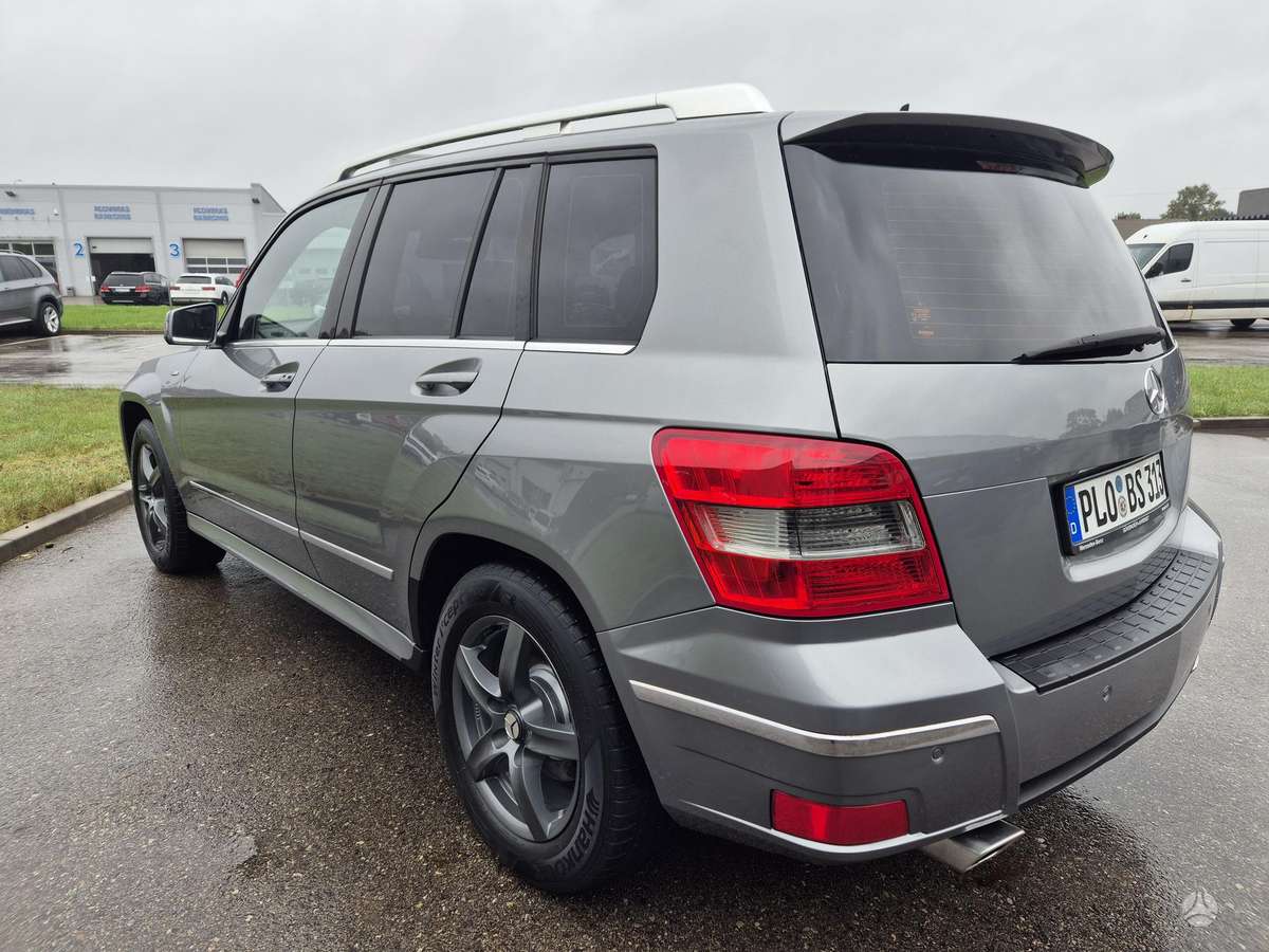Mercedes-Benz GLK220 2010 — rear view