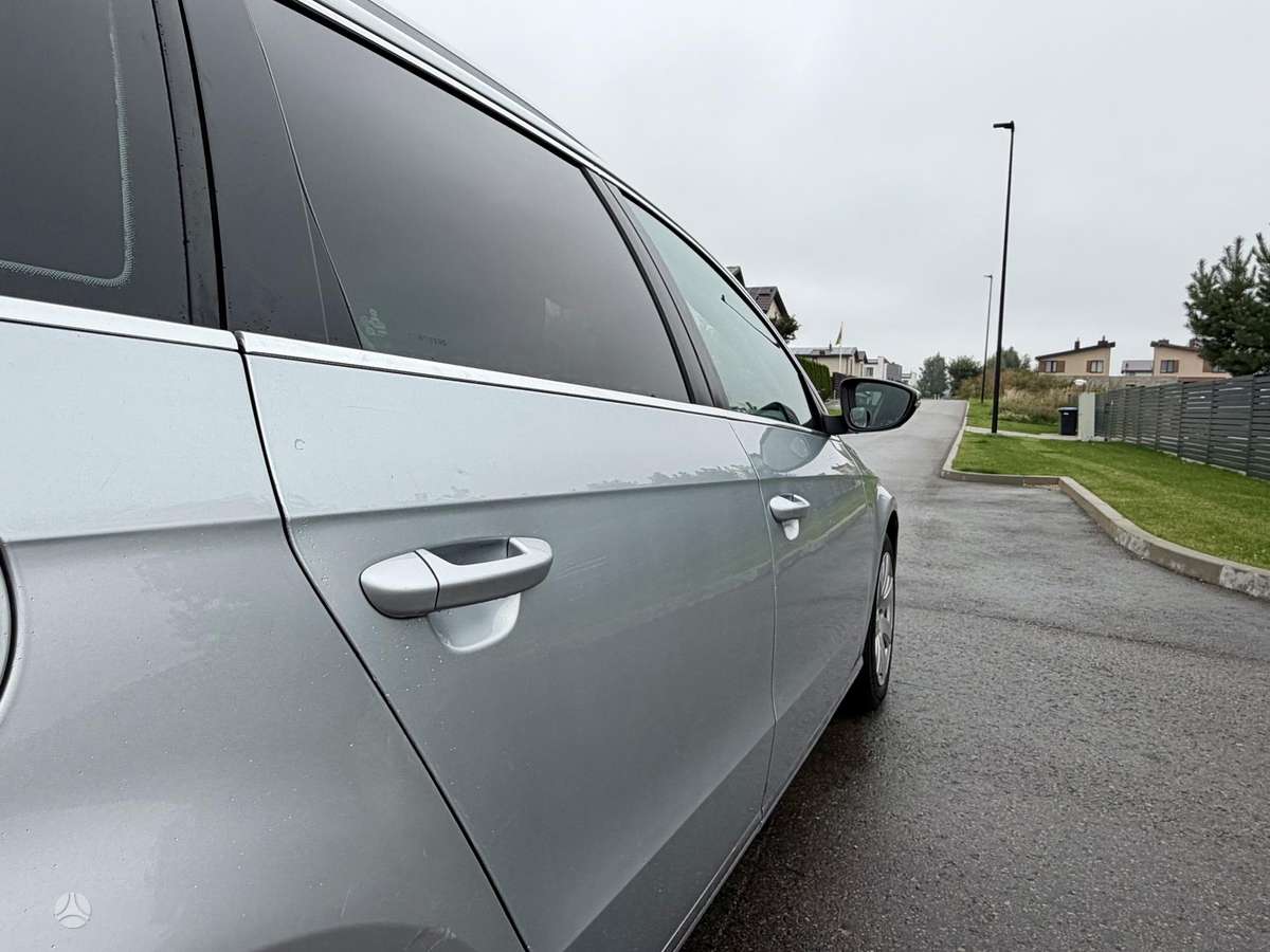 Volkswagen Passat 2011 — photo 11