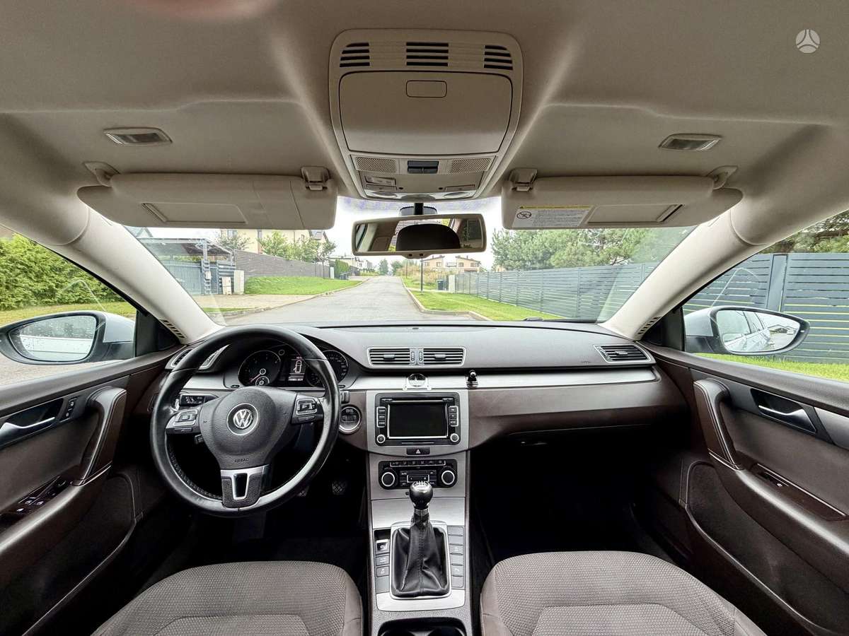 Volkswagen Passat 2011 — photo 12