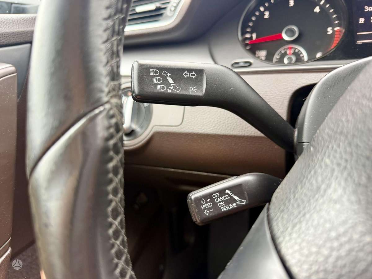 Volkswagen Passat 2011 — photo 13