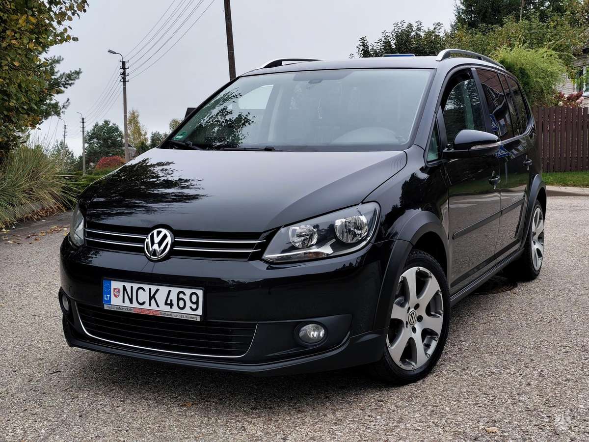Volkswagen Cross 2011 — rear view
