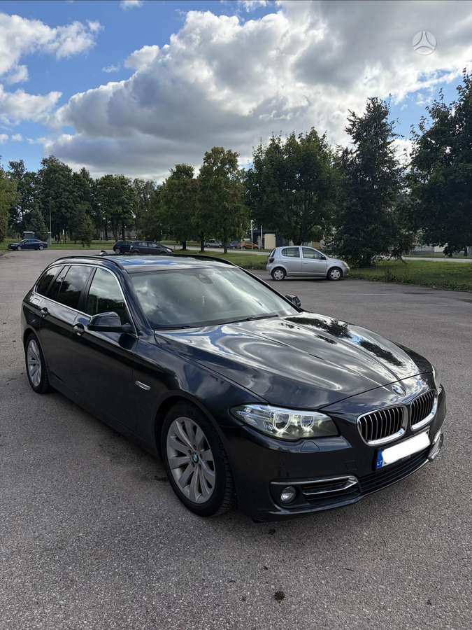 BMW 530 2014 — салон