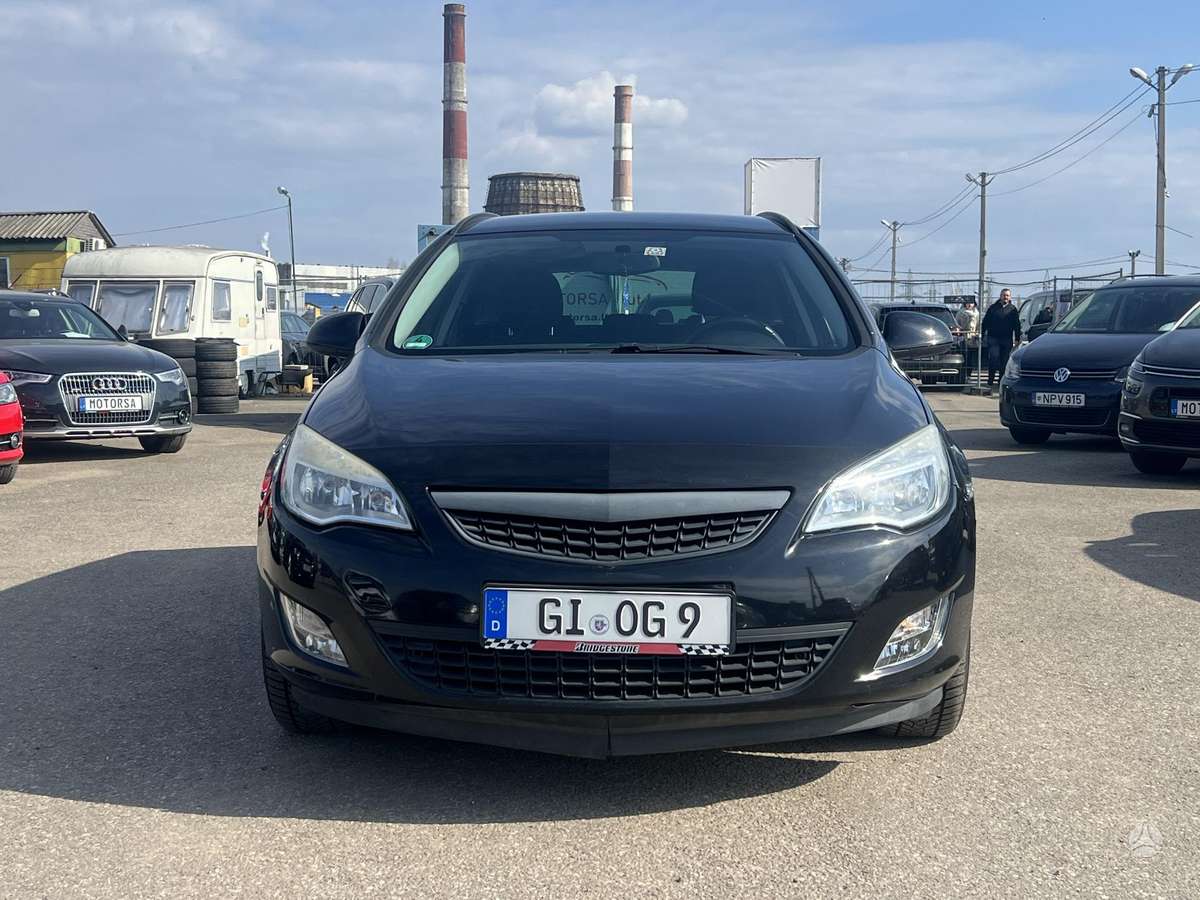 Opel Astra, 2011