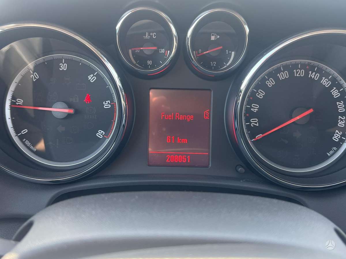 Opel Astra 2011 — photo 14
