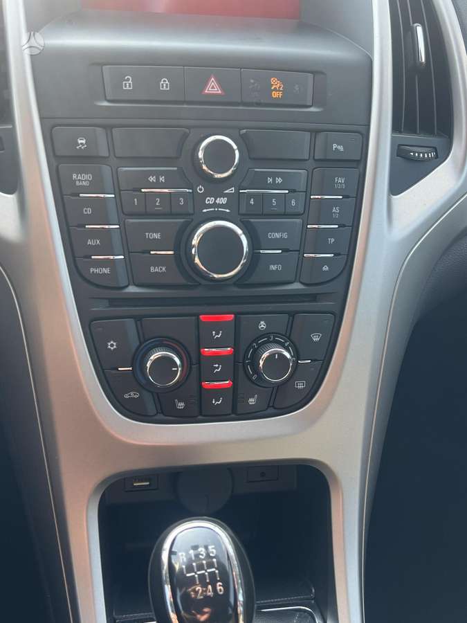 Opel Astra 2011 — photo 15
