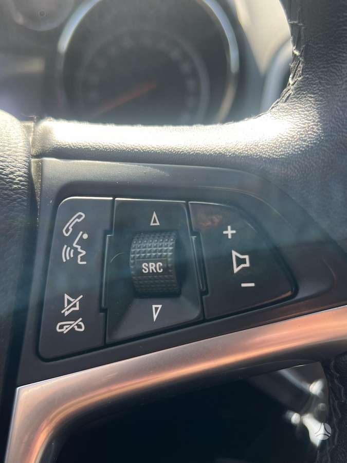 Opel Astra 2011 — photo 17