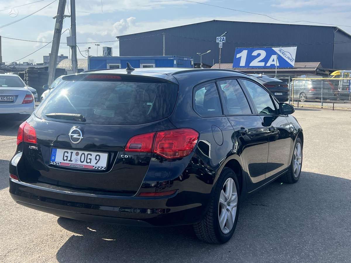 Opel Astra 2011 — engine 1686 cm³, 125 HP (92kW)