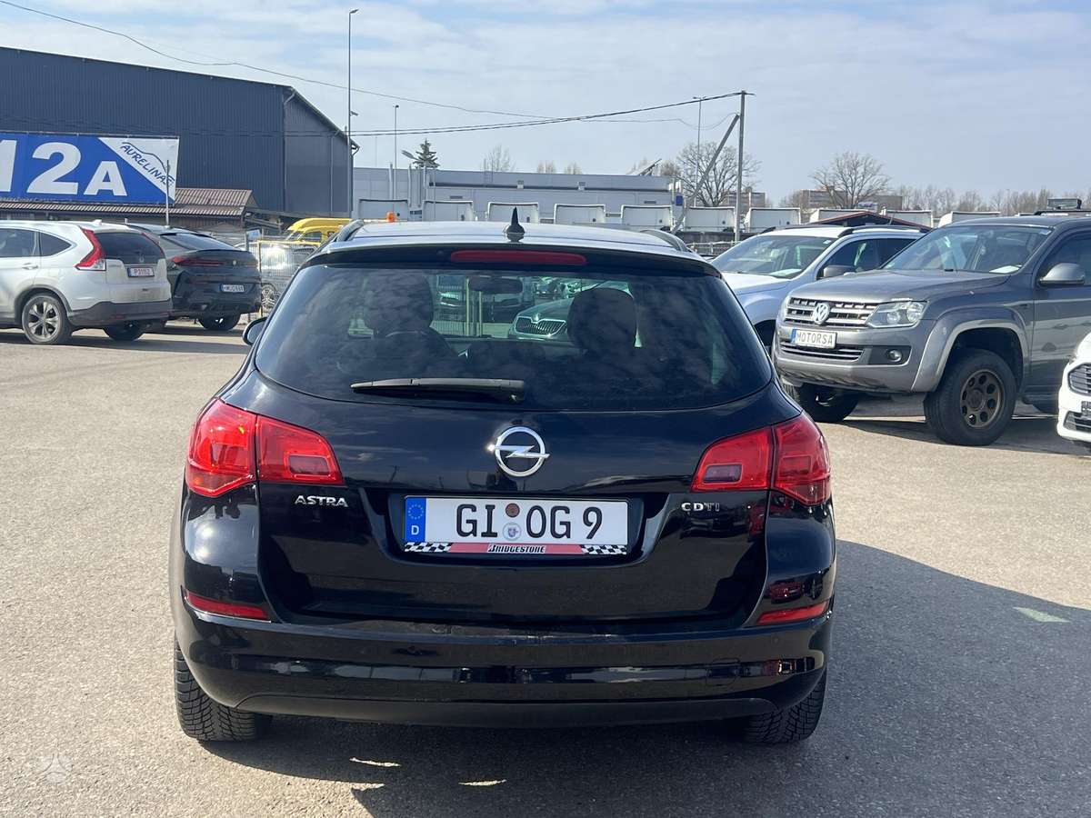 Opel Astra 2011 — photo 5