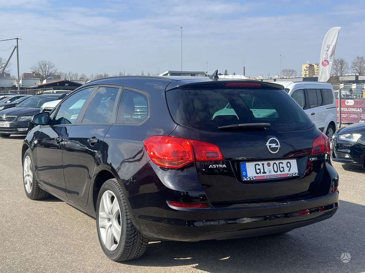 Opel Astra 2011 — photo 6