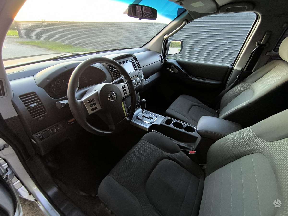 Nissan Navara 2011 — photo 10