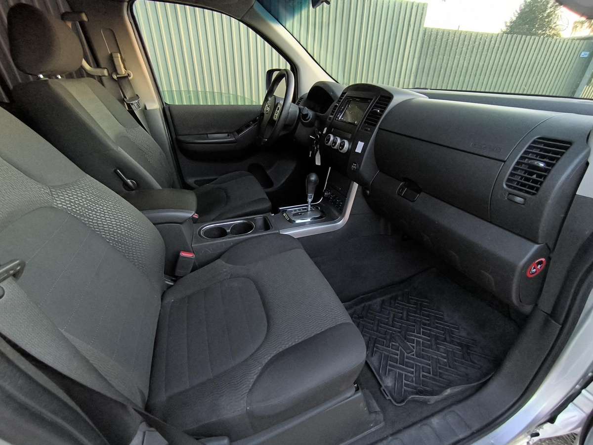 Nissan Navara 2011 — photo 12