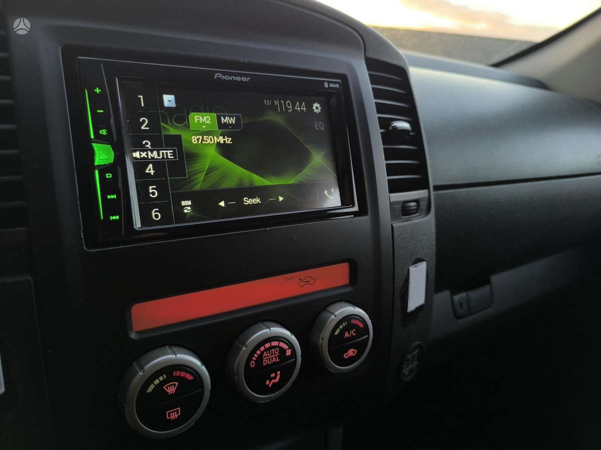 Nissan Navara 2011 — photo 14