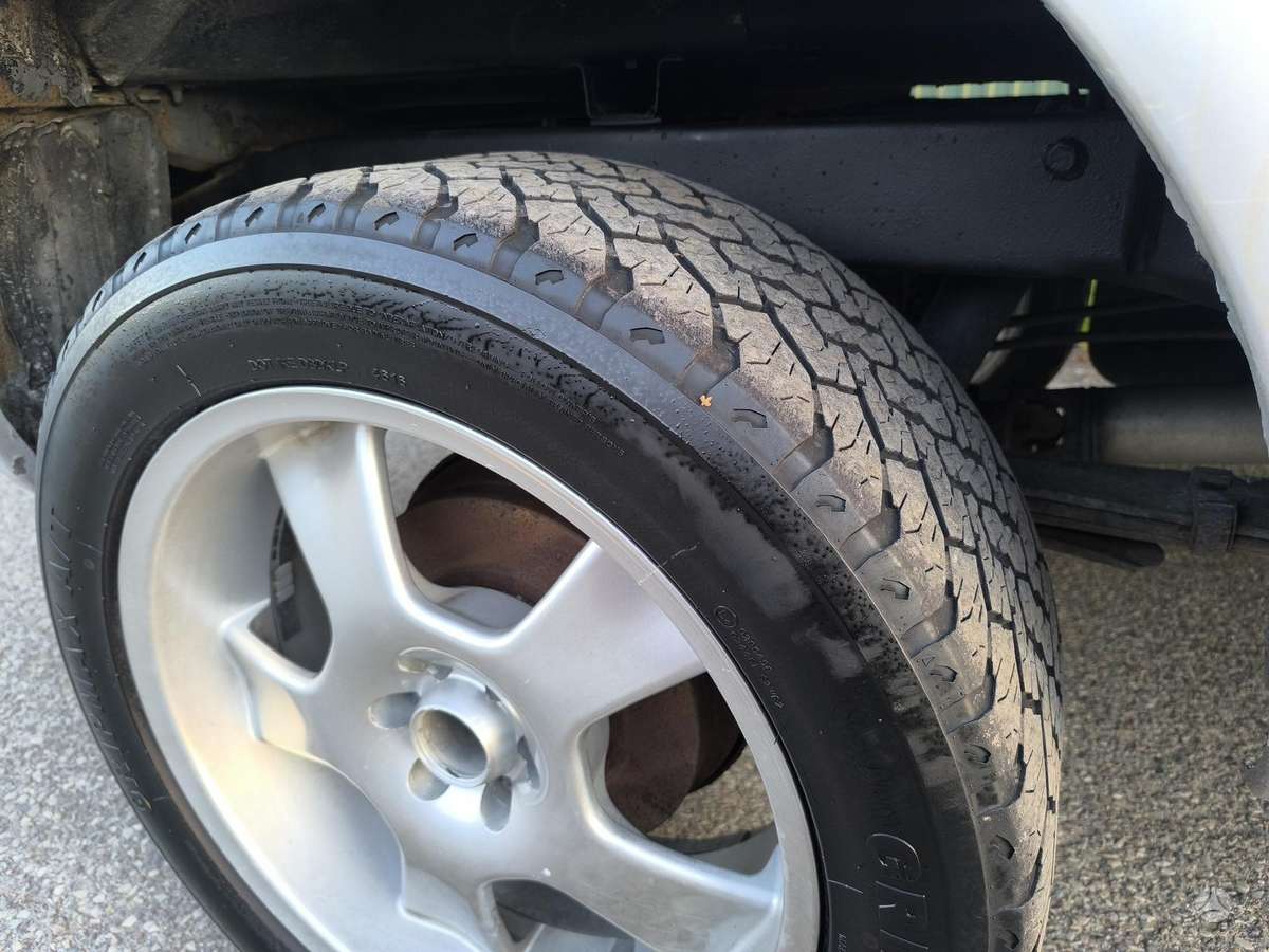 Nissan Navara 2011 — photo 17
