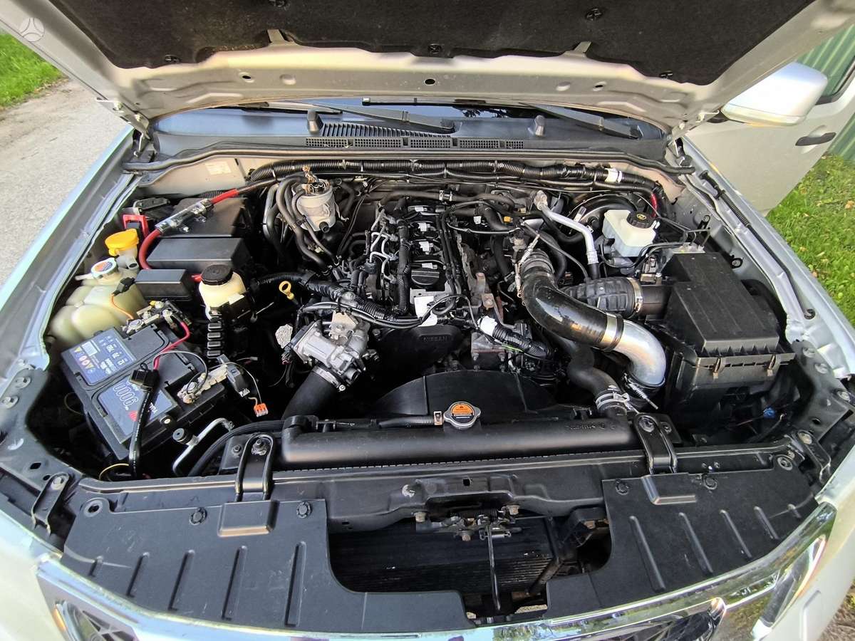 Nissan Navara 2011 — photo 18