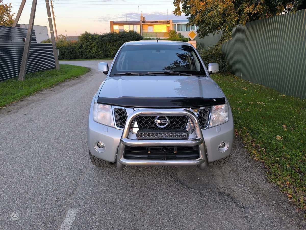 Nissan Navara 2011 — photo 8