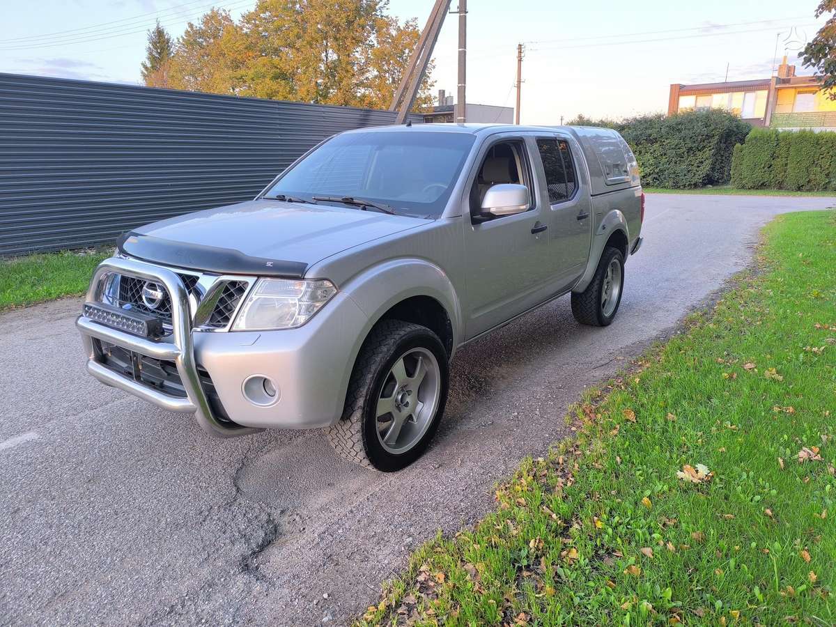 Nissan Navara 2011 — photo 9