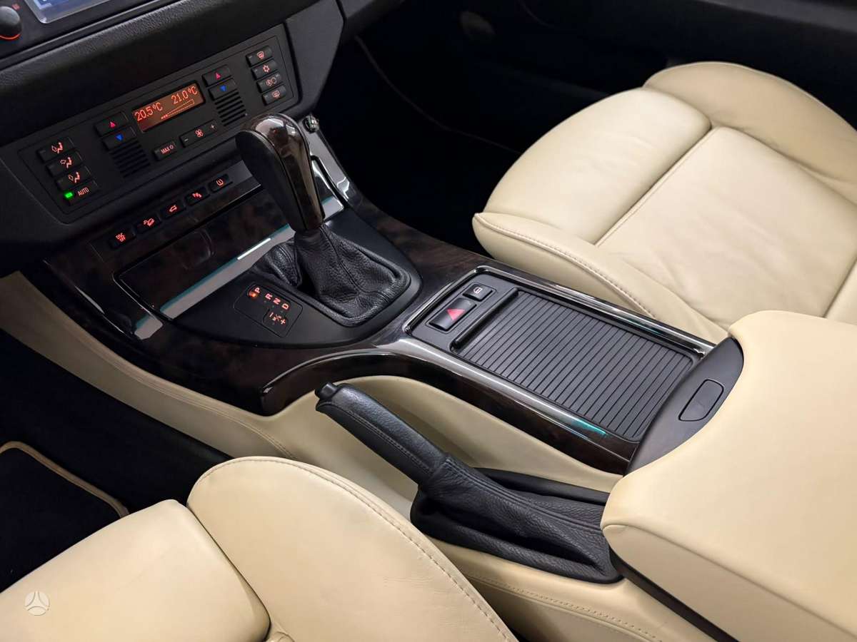BMW X5 2006 — салон