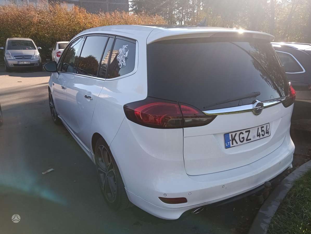 Opel Zafira 2013 — interior