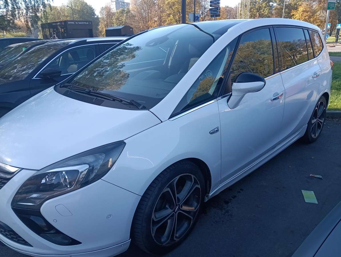 Opel Zafira 2013 — engine 1956 cm³, 165 HP (121kW)