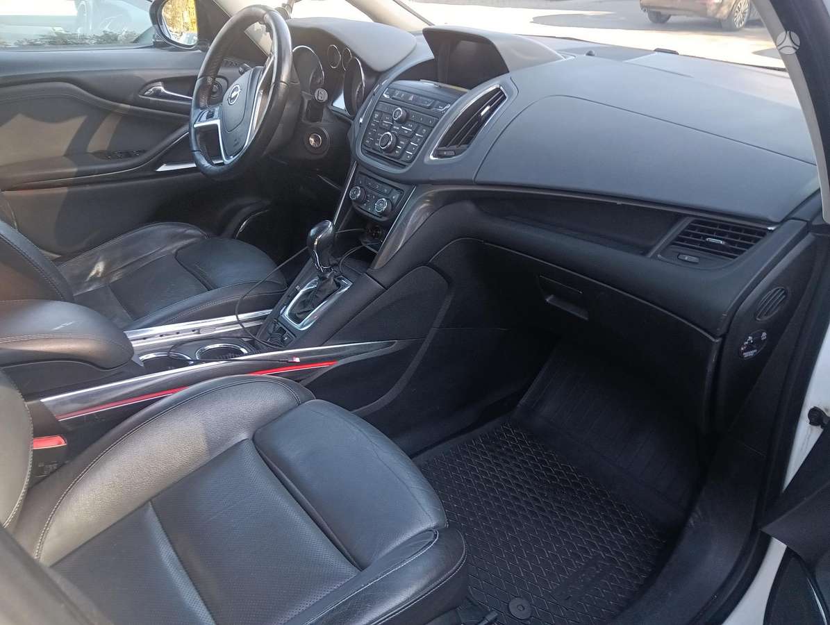 Opel Zafira 2013 — photo 6