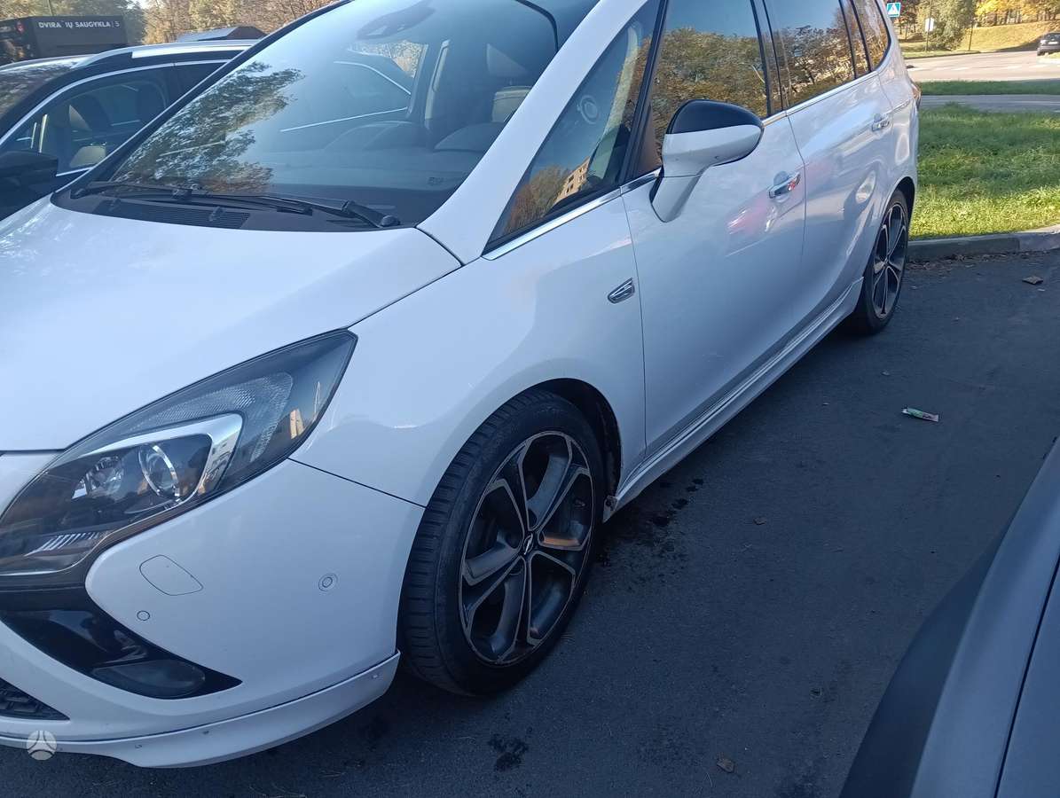 Opel Zafira 2013 — photo 9