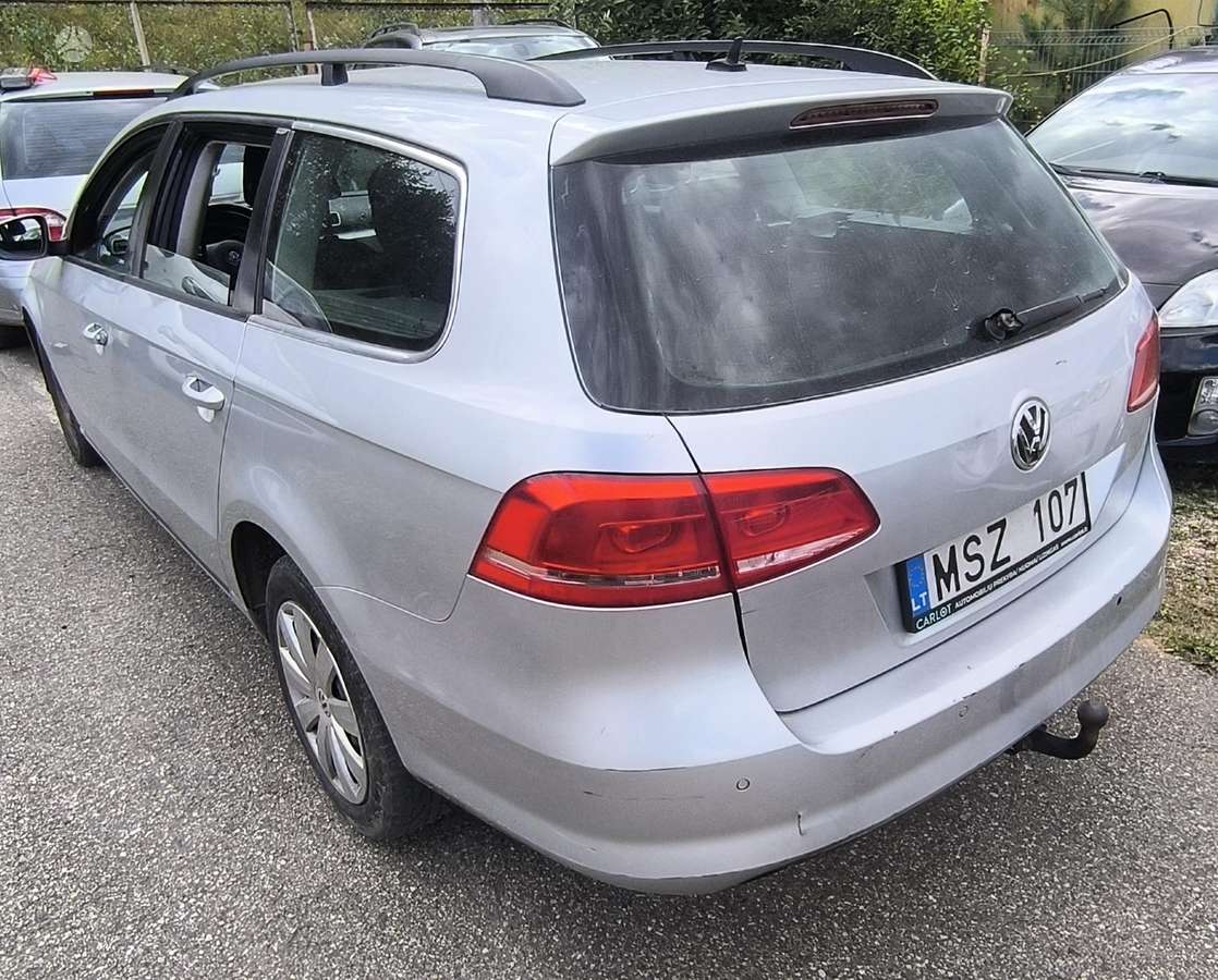 Volkswagen Passat 2013 — interior