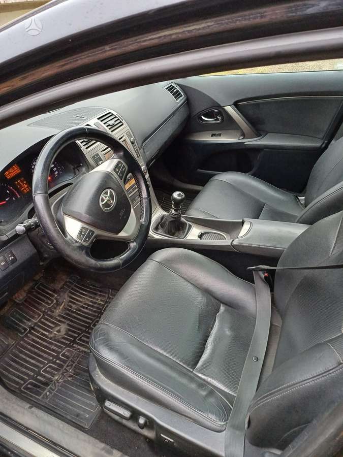 Toyota Avensis 2012 — photo 10