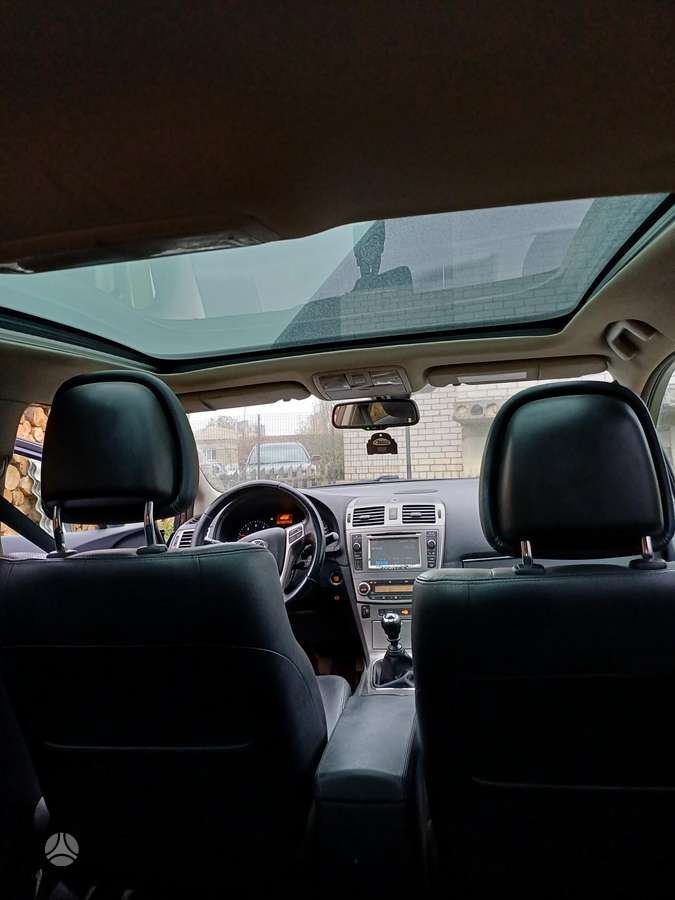 Toyota Avensis 2012 — photo 11