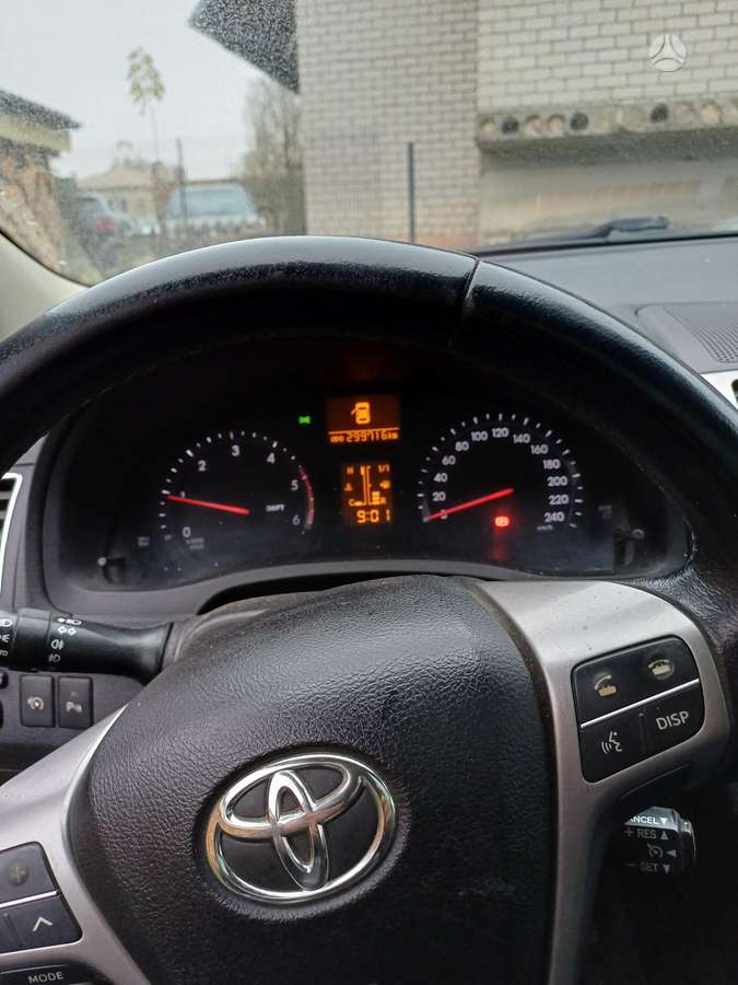 Toyota Avensis 2012 — photo 6