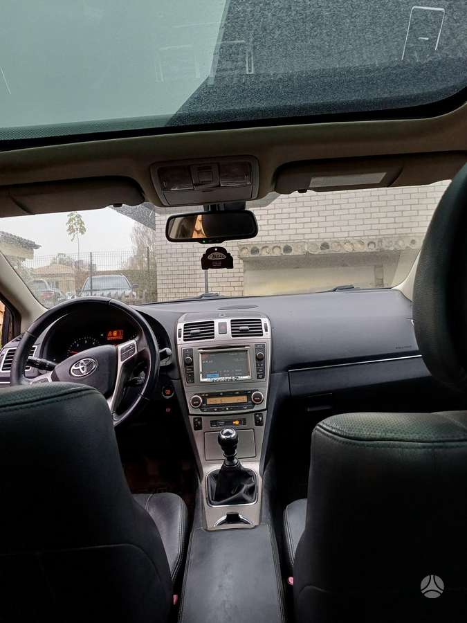 Toyota Avensis 2012 — photo 8