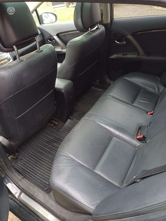 Toyota Avensis 2012 — photo 9