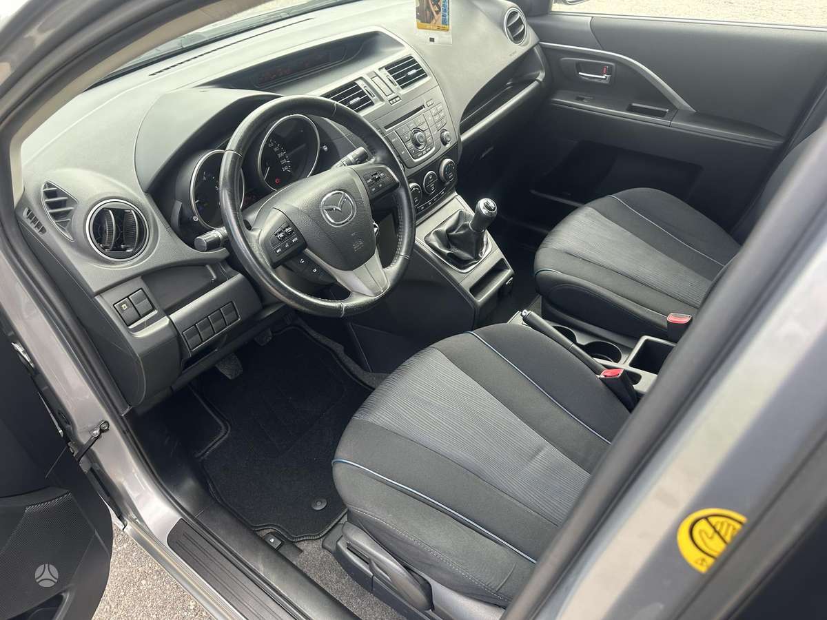 Mazda 5 2011 — photo 13