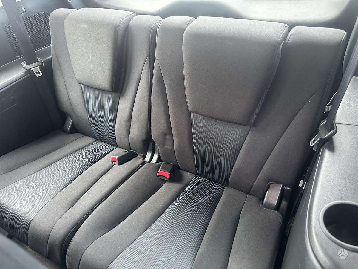 Mazda 5 2011 — photo 15