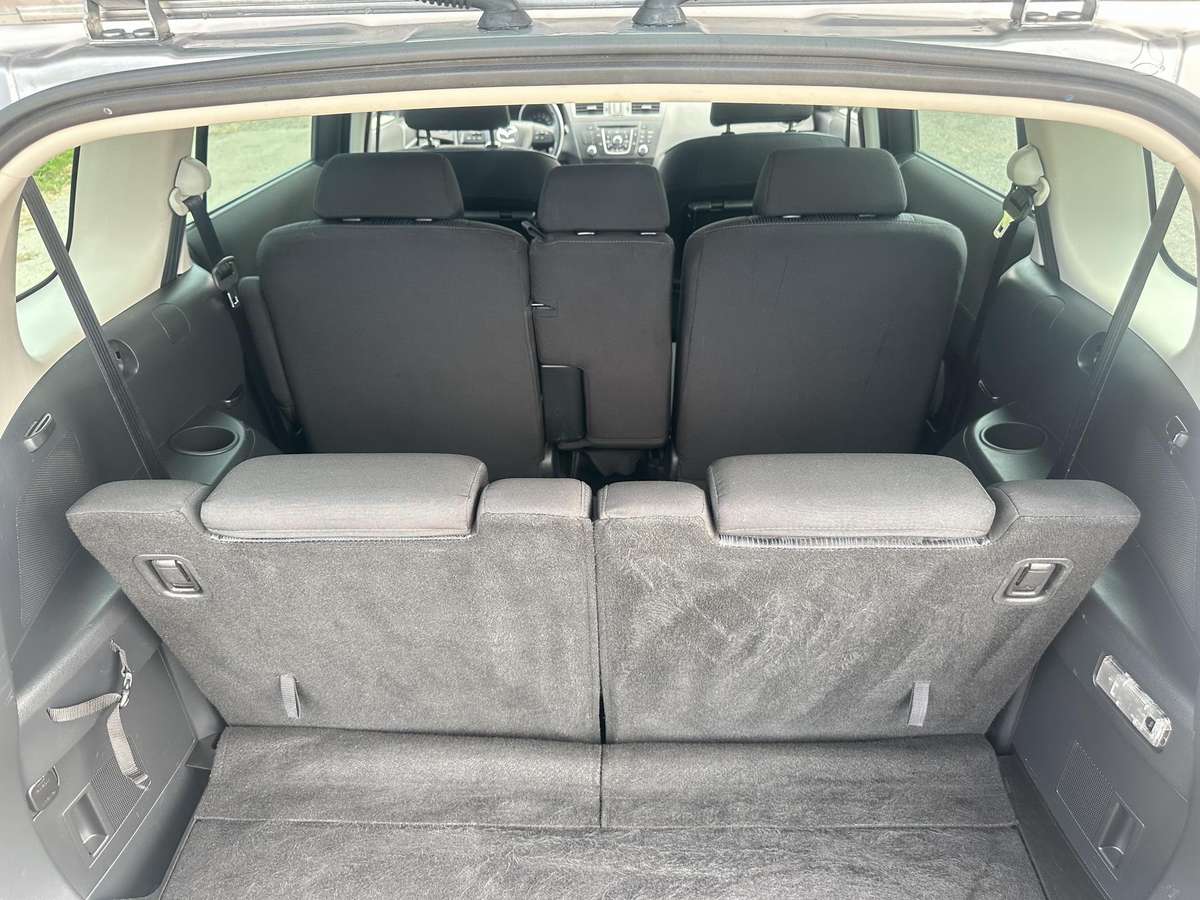 Mazda 5 2011 — photo 16
