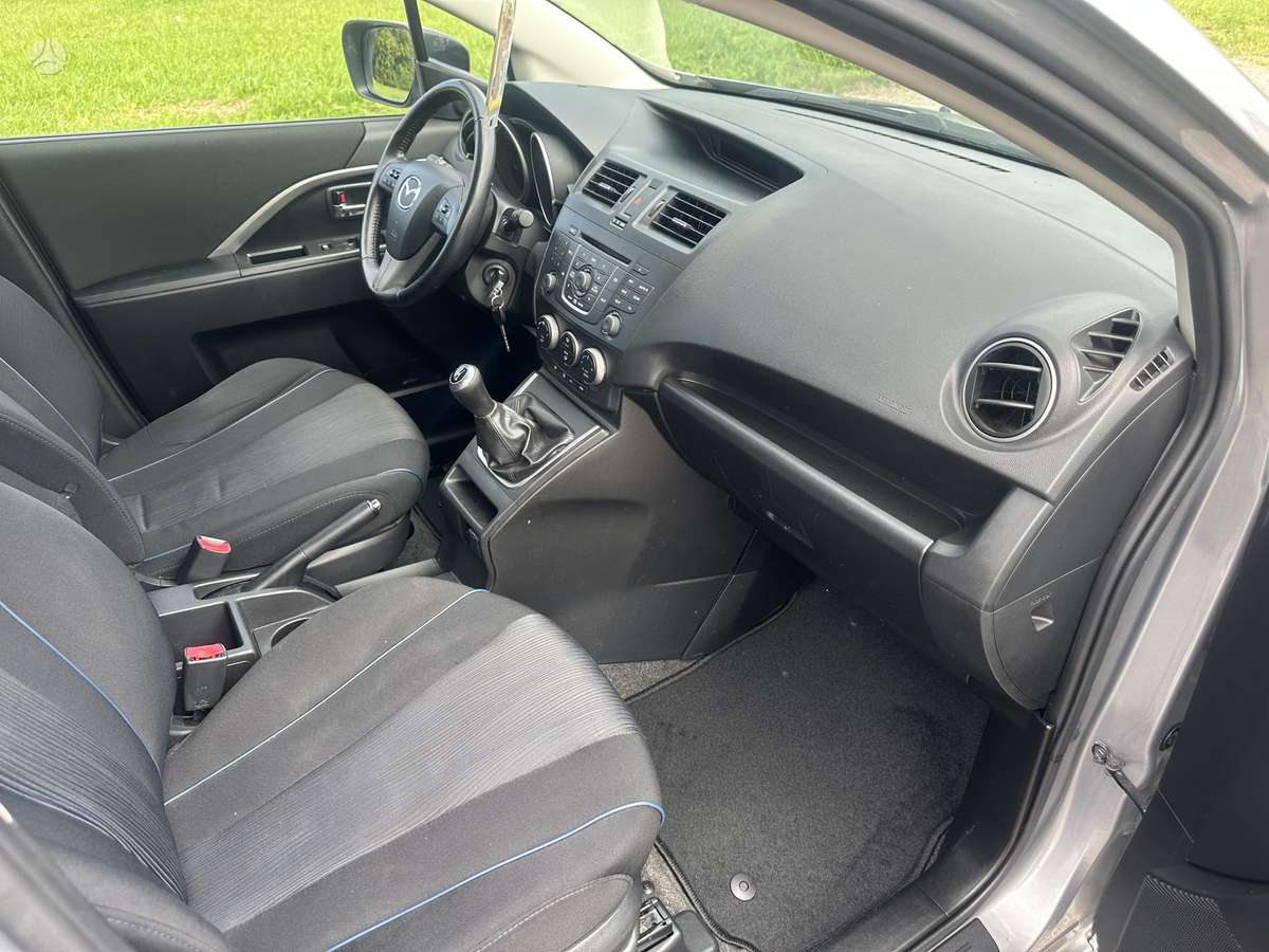 Mazda 5 2011 — photo 17