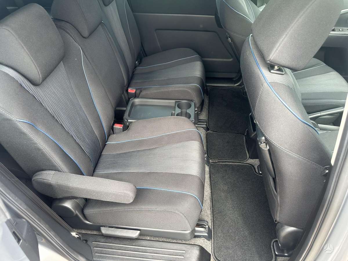 Mazda 5 2011 — photo 18