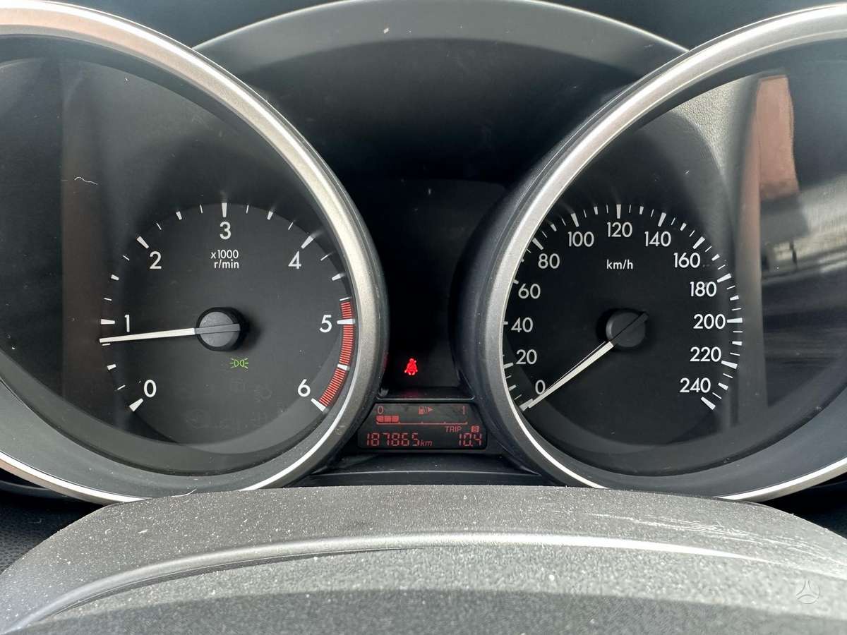 Mazda 5 2011 — photo 19