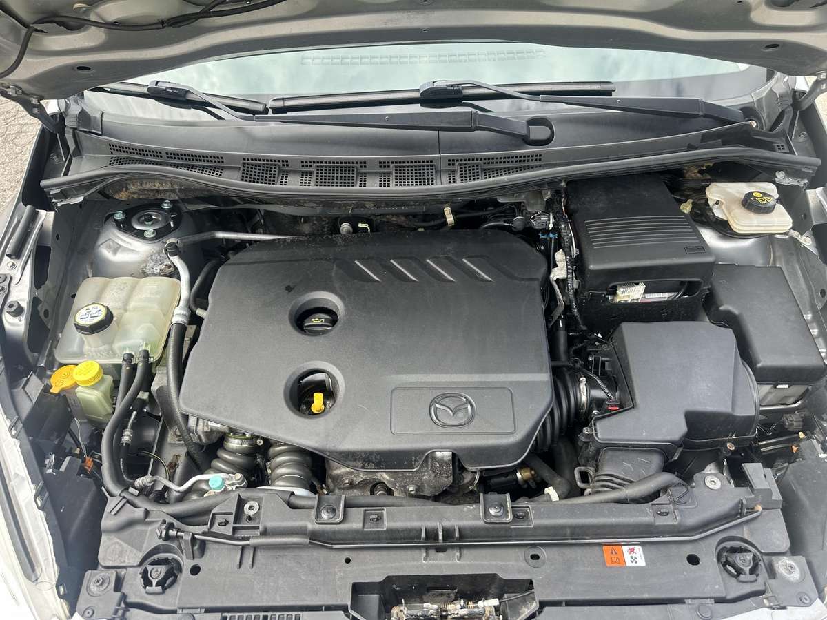Mazda 5 2011 — photo 21