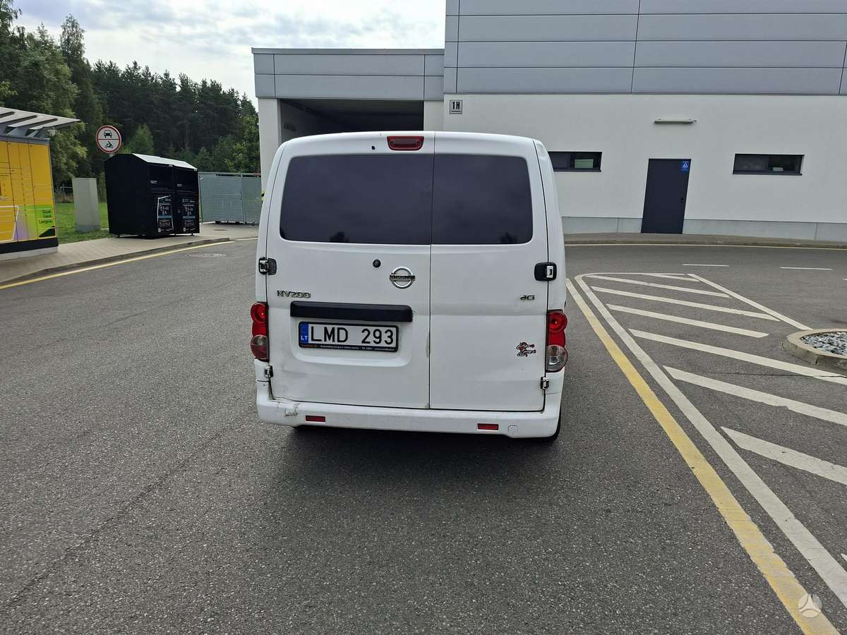 Nissan NV200 2012 — engine 1461 cm³, 90 HP (66kW)