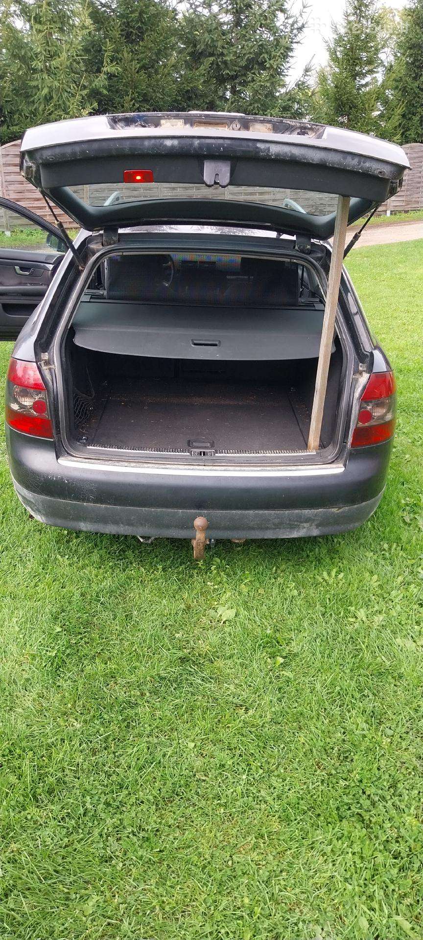 Audi A4 2004 — двигун 2500 cm³, 179 HP (132kW)