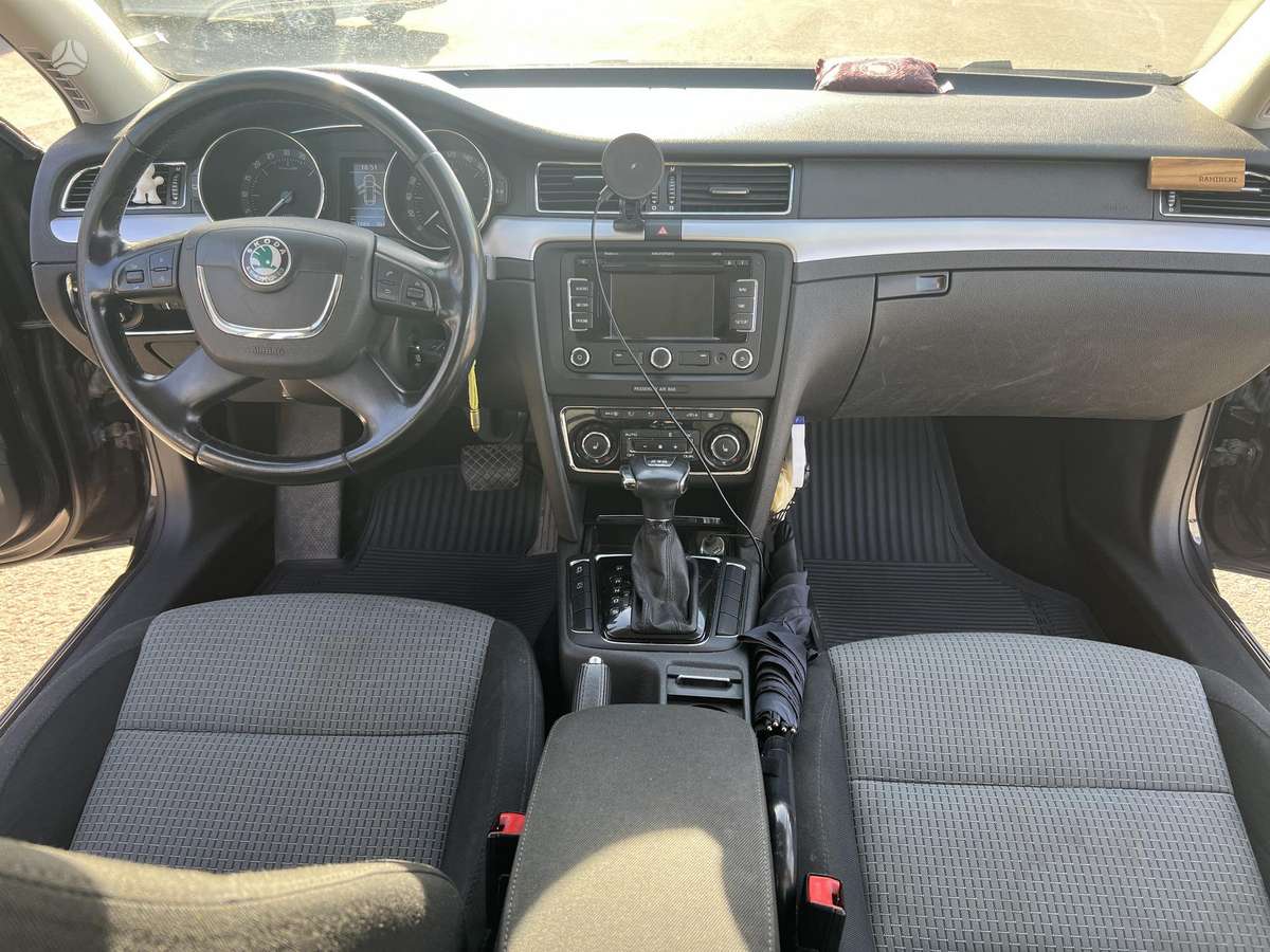 Skoda Superb 2010 — photo 9