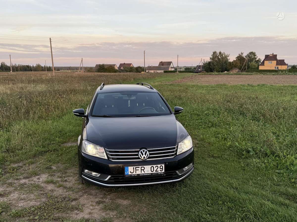 Volkswagen Passat 2013 — вигляд ззаду