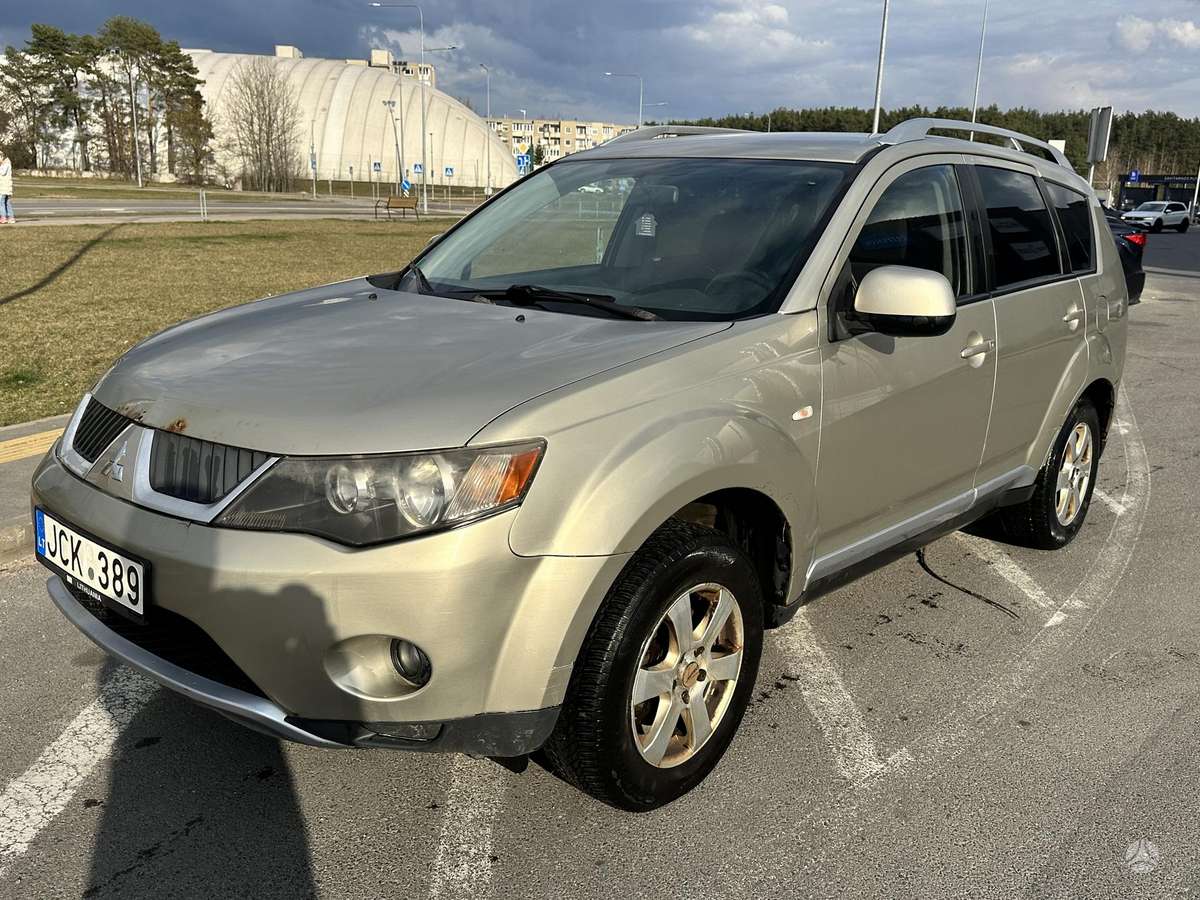 Mitsubishi Outlander 2009 — вигляд ззаду