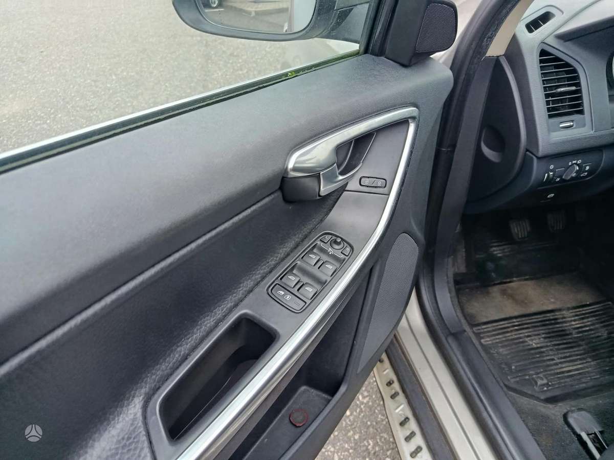 Volvo XC60 2011 — photo 10