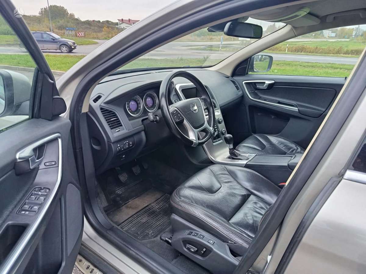 Volvo XC60 2011 — photo 11