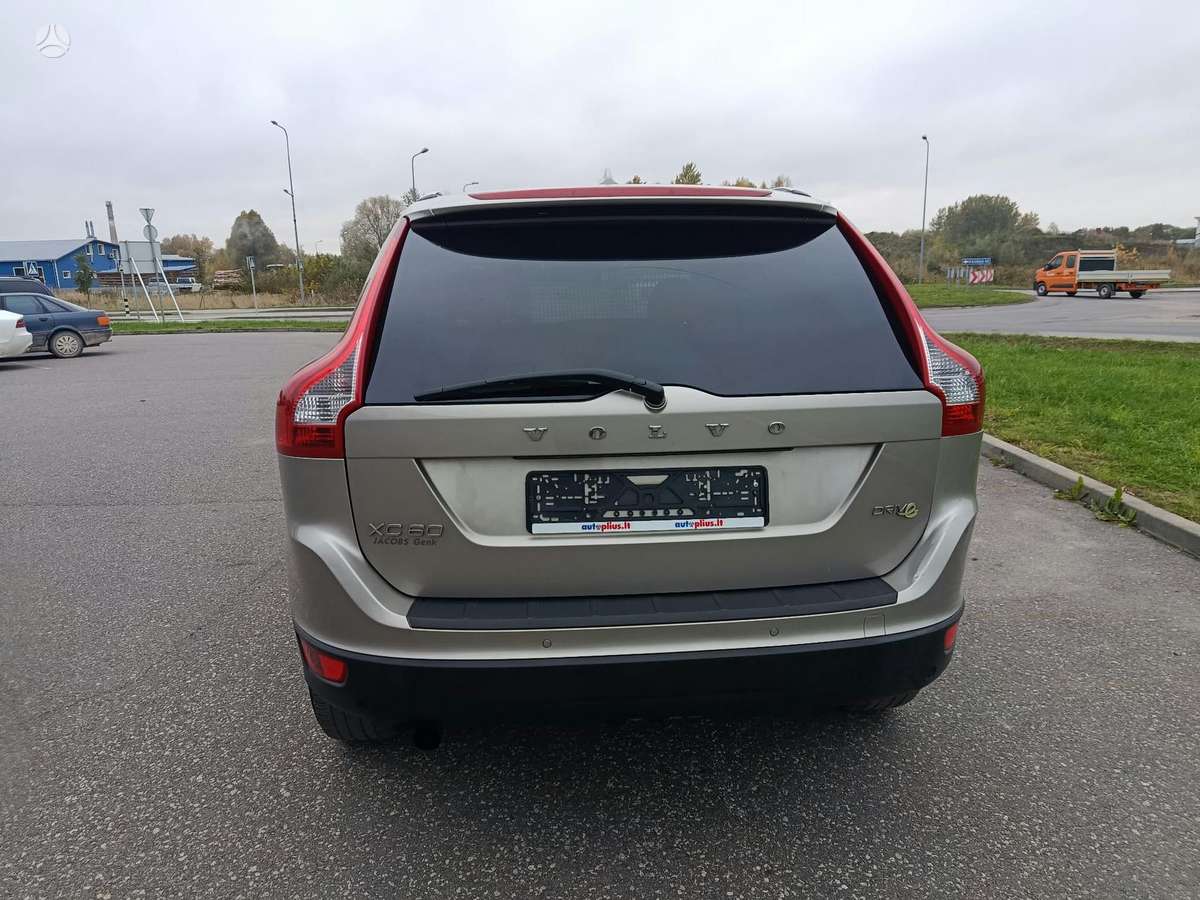 Volvo XC60 2011 — photo 13