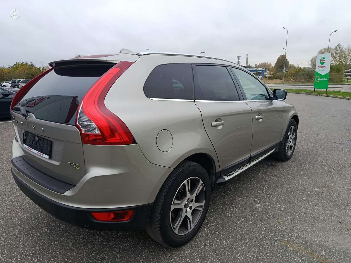Volvo XC60 2011 — photo 16