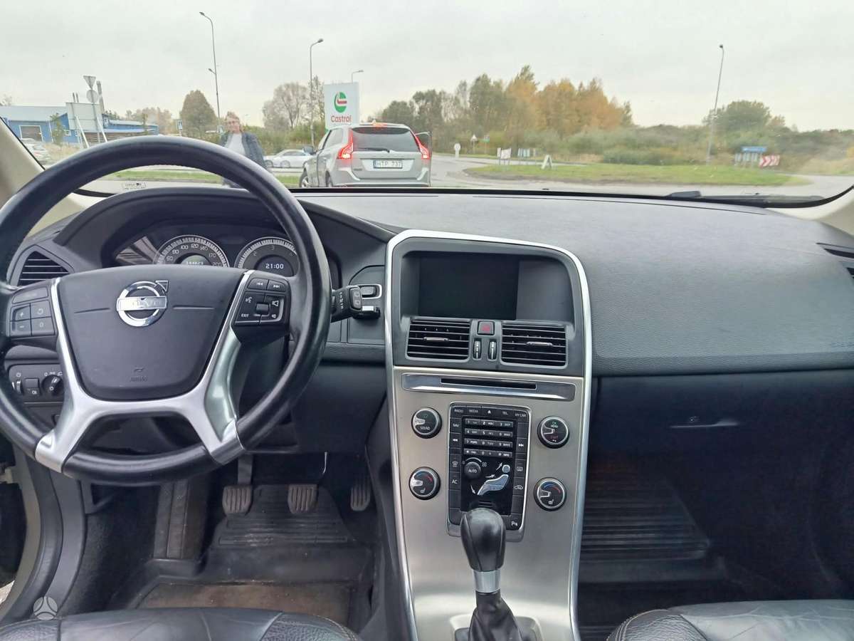 Volvo XC60 2011 — photo 8