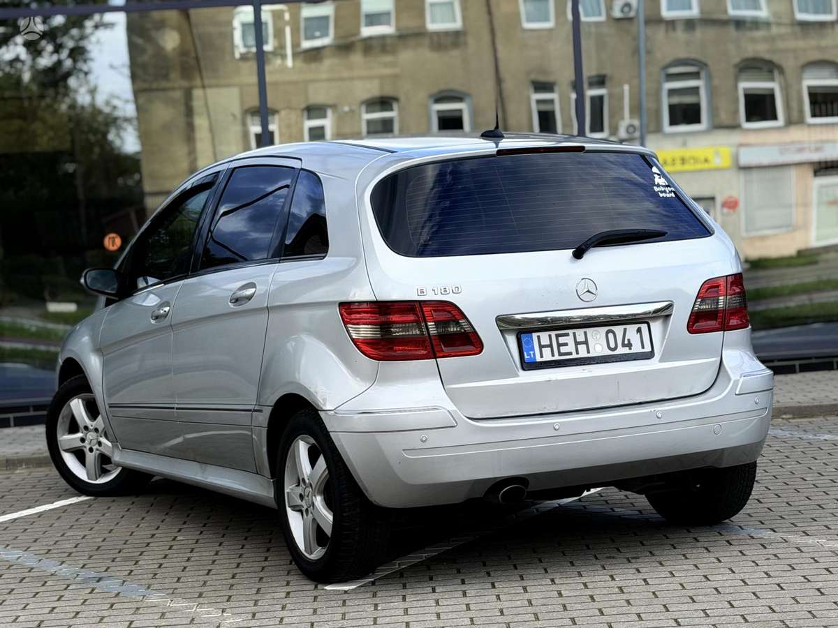 Mercedes-Benz B180 2005 — салон