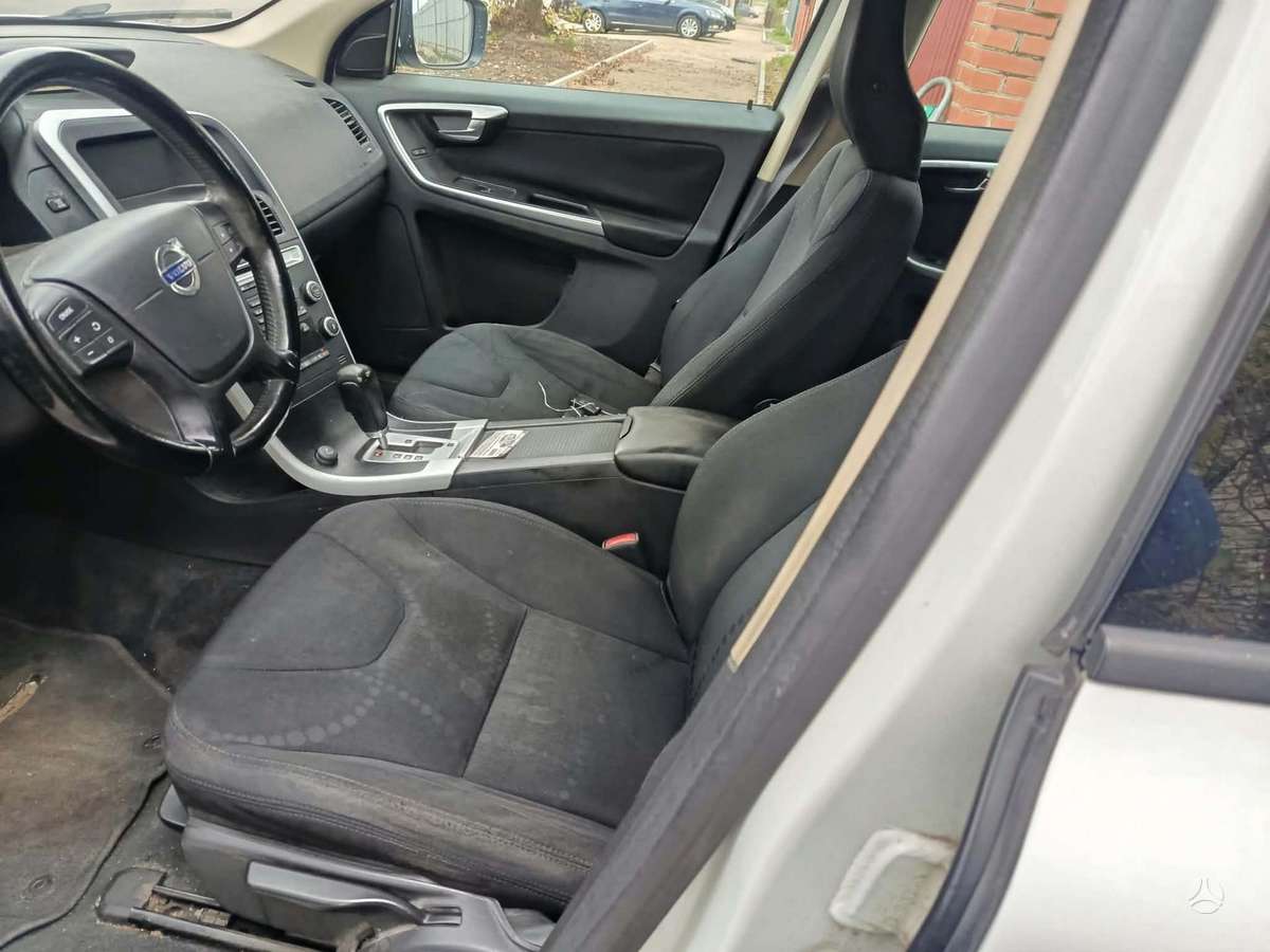 Volvo XC60 2010 — photo 10